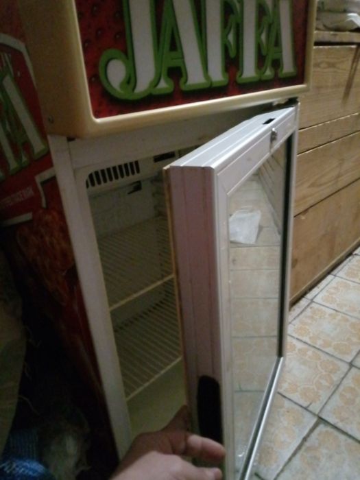 Холодильник витринный