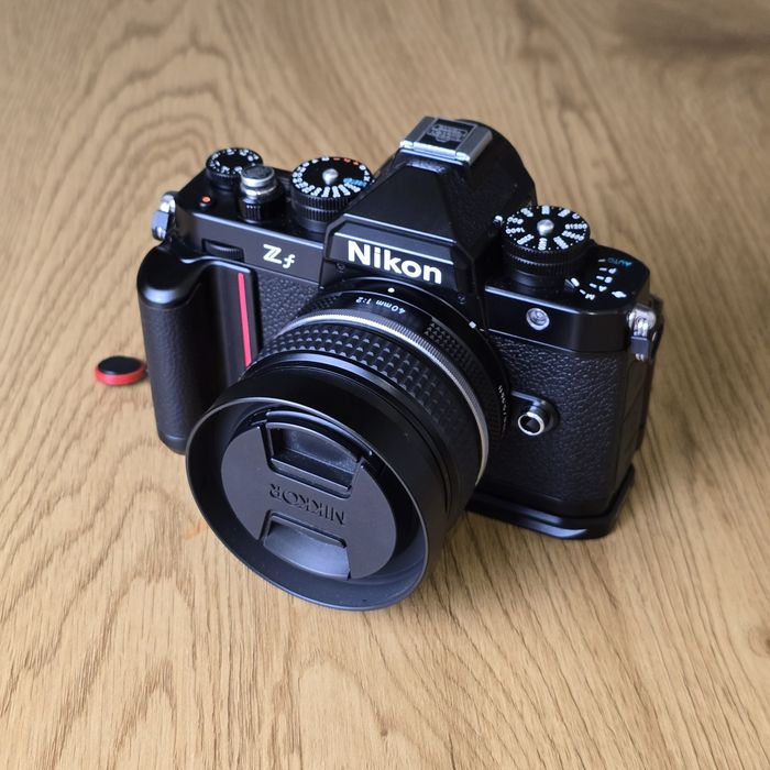 Nikon ZF + 40mm f2 + Punho