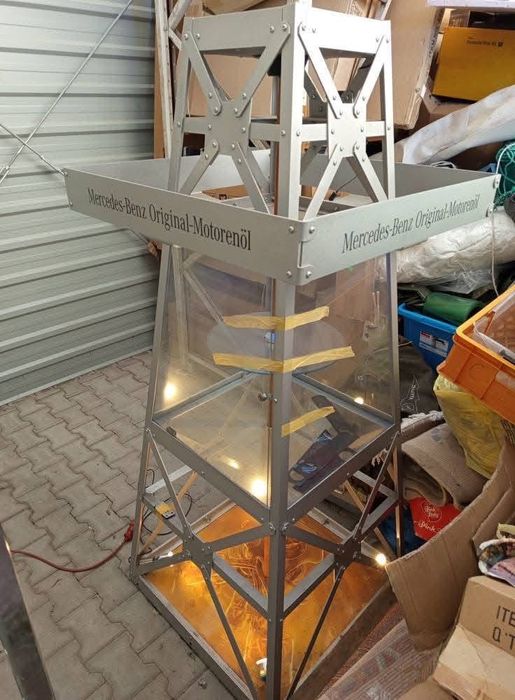 Metalowa gablota wystawowa