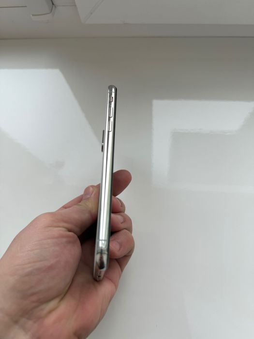 Телефон IPhone X