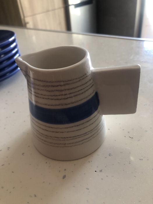 Modern-design tableware set64750495898115122