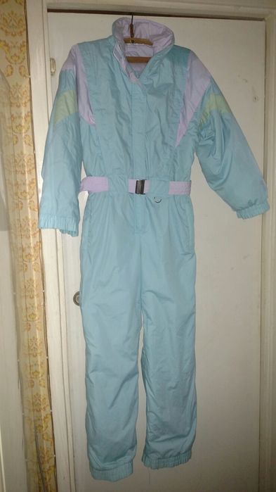Продам женский комбинезон для катания на лыжах