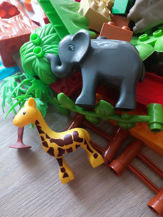 Конструктор,декілька наборів, джунглі та автівка