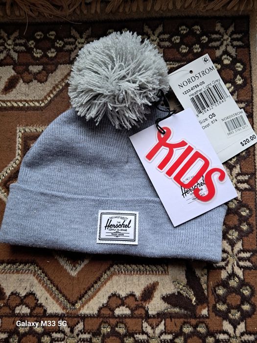 Подарую дитячу шапочку зимову