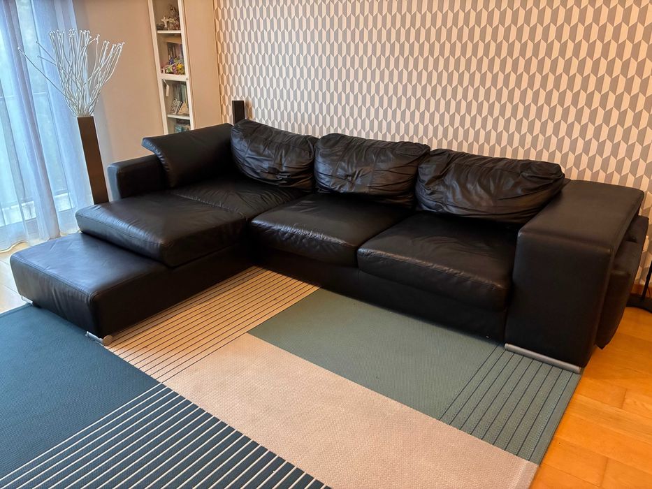 Sofá em pele preto com chaise long