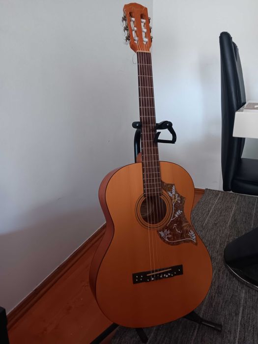 Violão Fender , pouco uso e em perfeito estado, encordamento D'dario novas