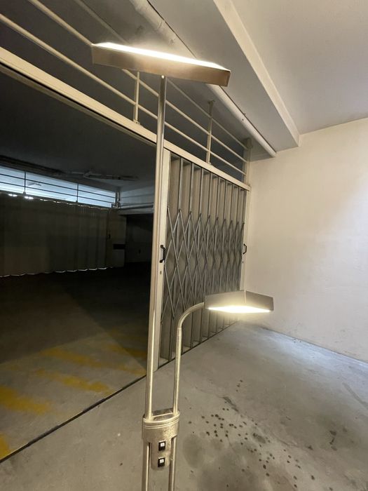 Candeeiro de pé duplo LED