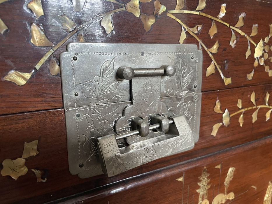 Arca chinesa com insercoes de madreperola