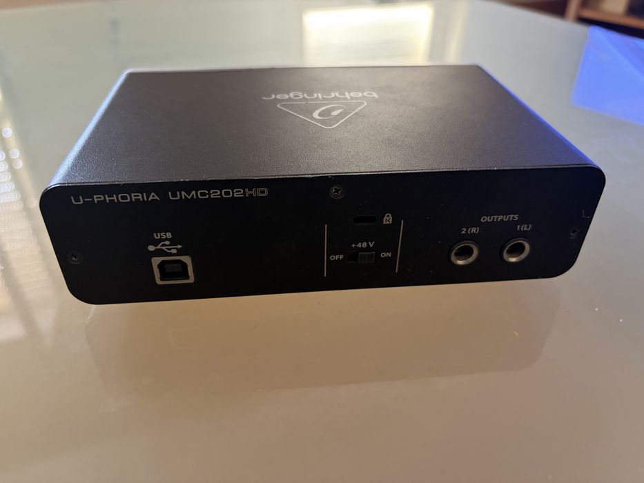 Behringer UMC202HD — Interface de Áudio USB 2 Entradas