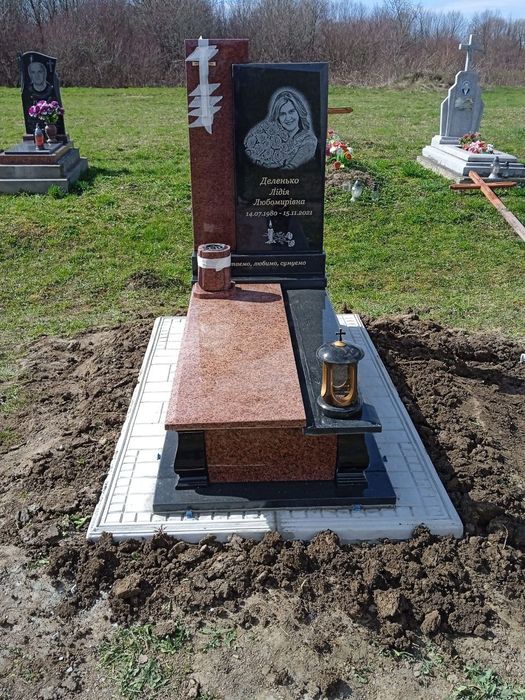 Гранітні пам'ятники