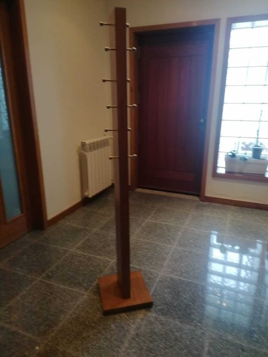 Bengaleiro em carvalho