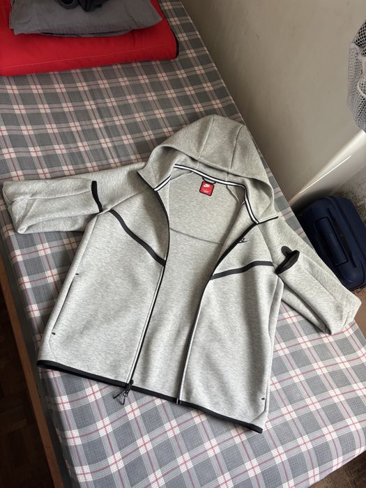 Nike Tech Fleece Cinzento – Tamanho L – Muito Bom Estado