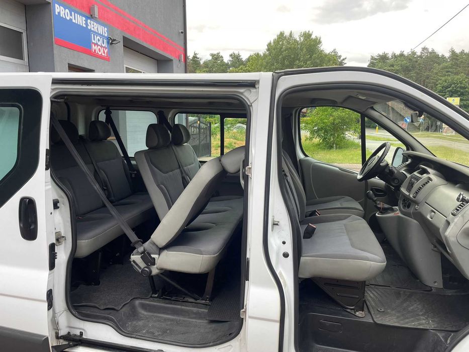 Wynajem Busa Opel Vivaro 9 osób B+Gaz