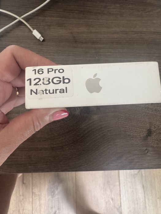 Продам айфон 16 про