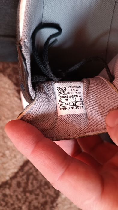 Продам  Нові шкіряні кросівки Адідас 44розміру