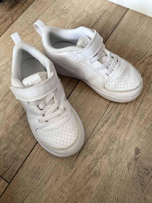 Білі кросівки nike 25 розмір