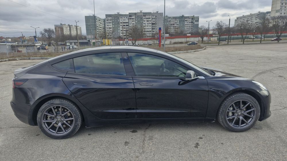 Продам Tesla model 3