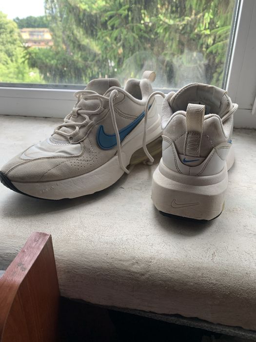 Кросівки NIKE.