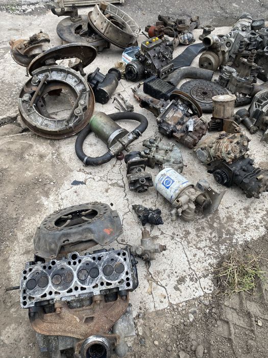 Автозапчастини в хорошому стані.