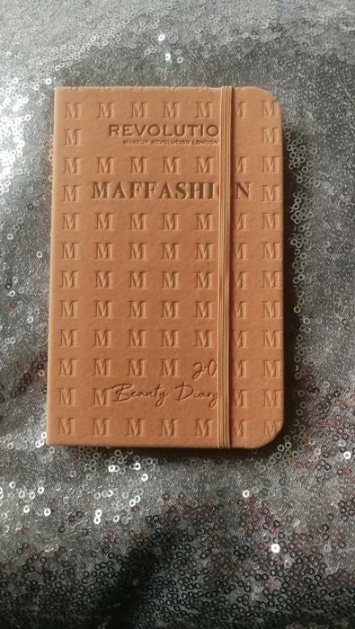 paleta cieni do powiek Makeup Revolution x Maffashion prezent idealny