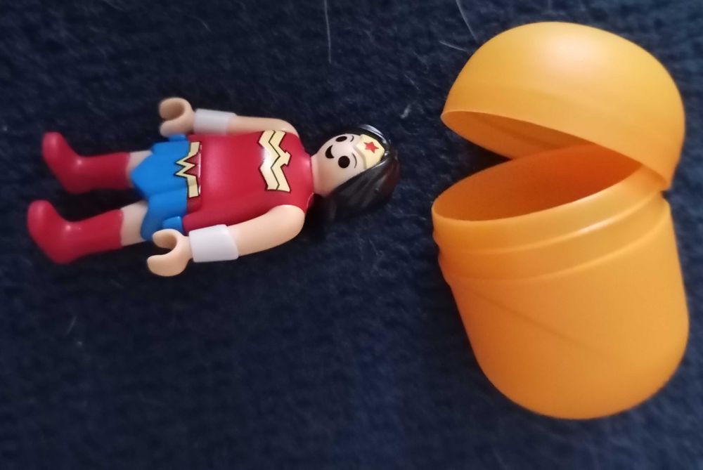 Troco figuras DC Playmobil Kinder Sorpresa