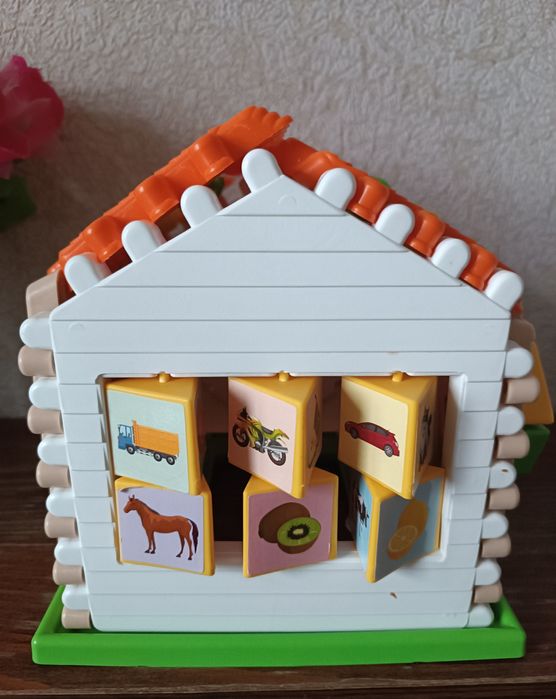 Развивающая игрушка - сортер