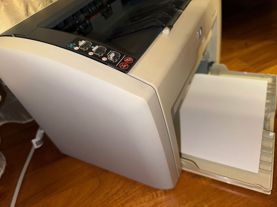 Продам легендарный лазерный принтер HP LaserJet 1022 картридж, кабеля