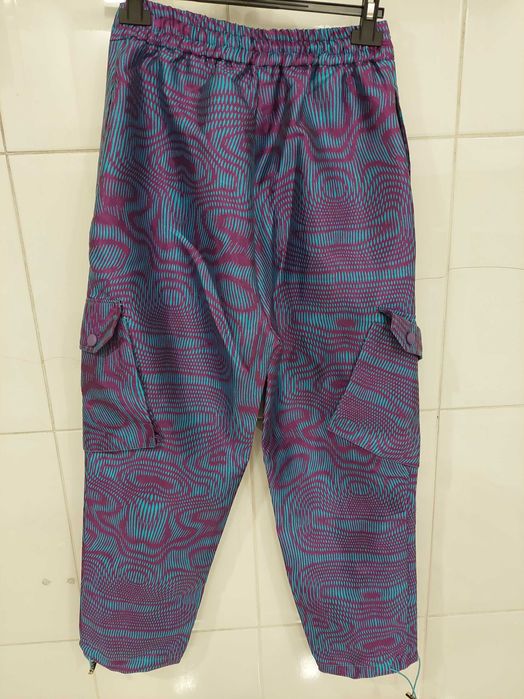 Calça acetinada da marca conceituada " Setre", tamanho 34/36