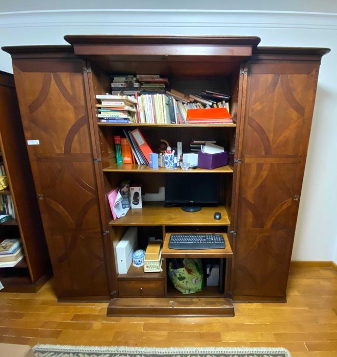Biblioteca em Madeira maciça com Secretária e Arrumação