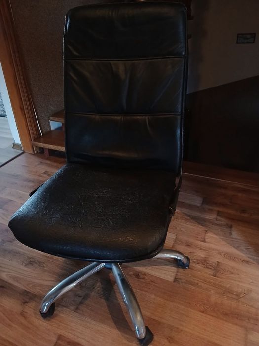 Продаю реально в хорошому стані крісло!!!