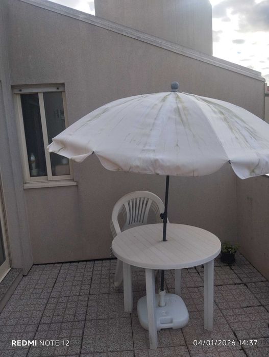 Mesa Terraço com Chapéu e Cadeiras