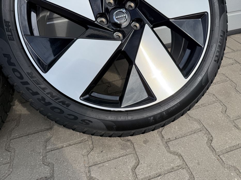 Koła zimowe 20” Volvo XC40 235/45/20-255/40/20 Pirelli 2022R