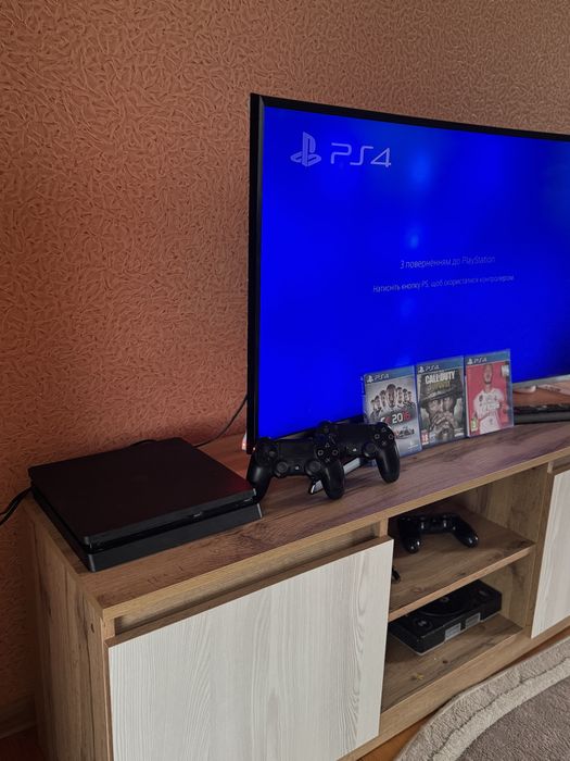 Playstation 4 slim 1 tb (2 джойстика + ігри)