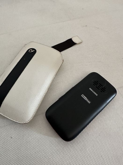 Telefon maxcom z etui