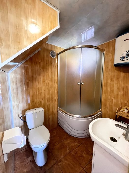 Продаж  2х поверхового будинку в місті, причал # 5, р-н 700 річчя