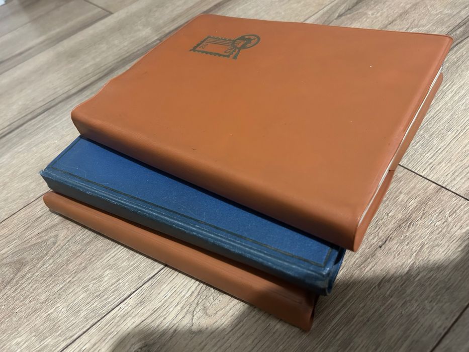 3 klasery znaczków ze świata