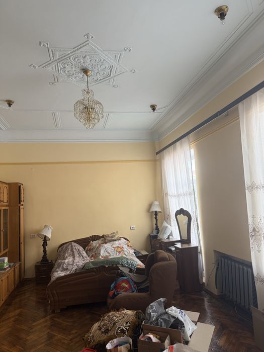 Продається 4кімнатна квартира в центрі вул. Головна