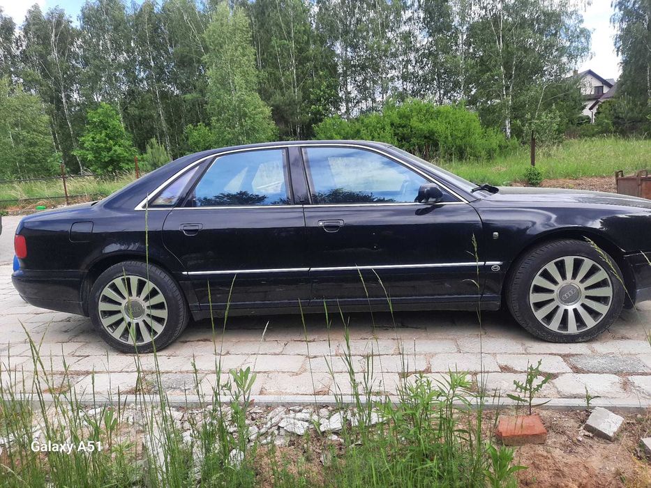 Audi A8D2 samochód osobowy