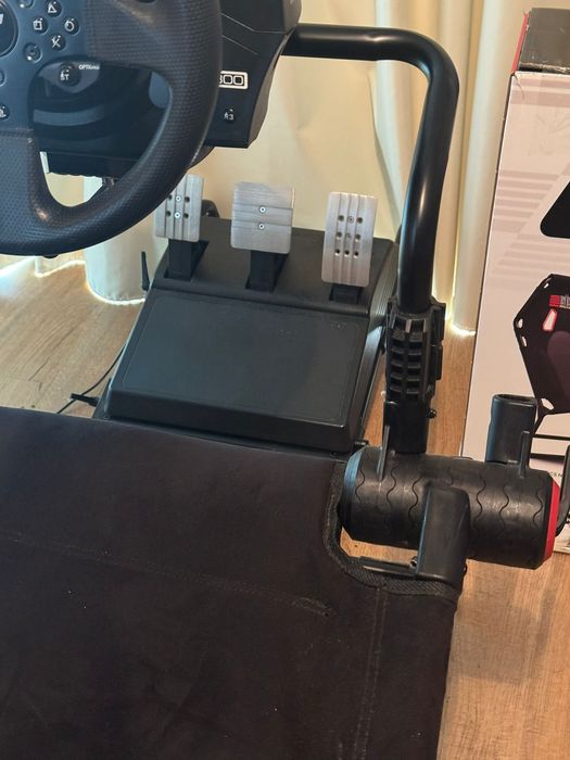 Thrustmaster T300RSGTEdition + NextLevelRacingGT LiteCockpit (Funchal)