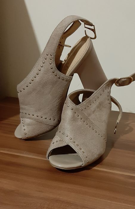 Босоніжки жіночі