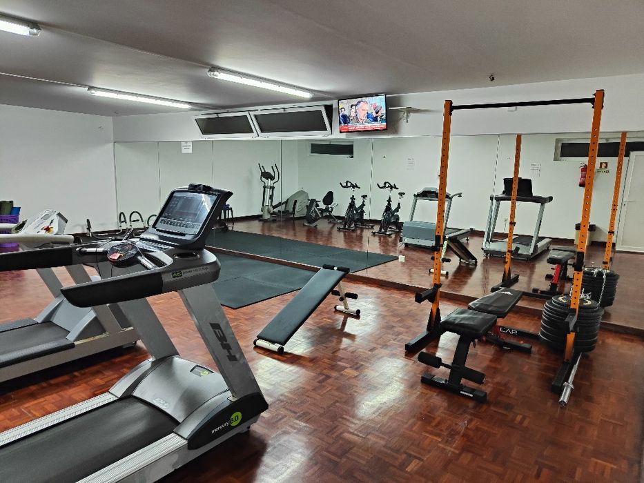 Apartamento T1 com garagem e piscinas