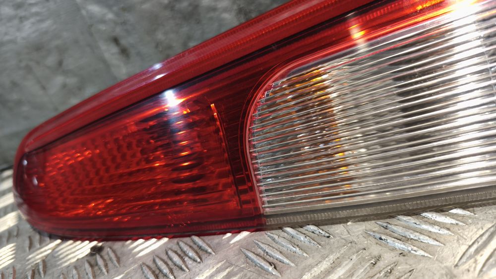 Lampa Prawy Tył 02R00F Ford C-Max 2003R