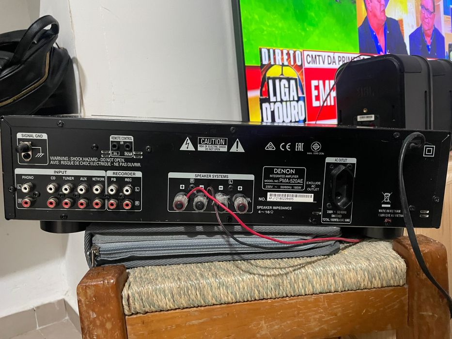 Amplificador DENON PMA 520AE + JBL’s ControlOne