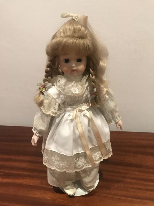 Coleção 8 Bonecas Porcelana c/suporte
