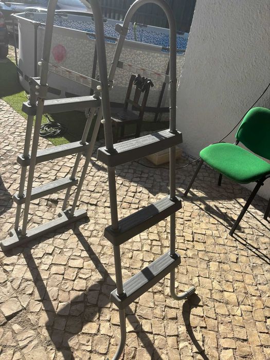 Vendo piscina  Comprada este Verão