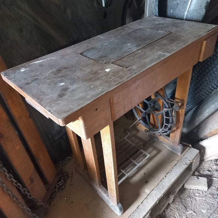 Stara maszyna do szycia Lucznik