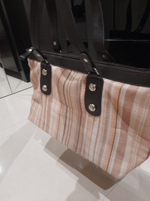 Mala tons nudes com alça castanha