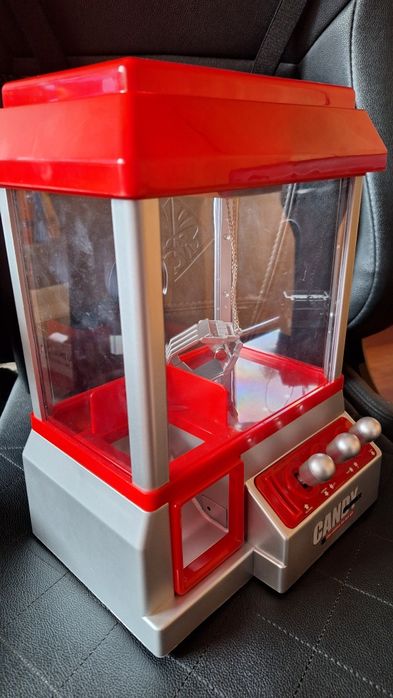 Maquina jogos garra mecânica, avariada.