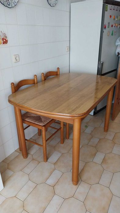 Mesa de cozinha e 4 cadeiras em madeira de carvalho