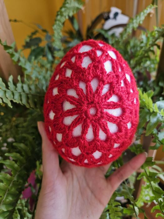 Rękodzieła. Pisanka robiona na szydelku